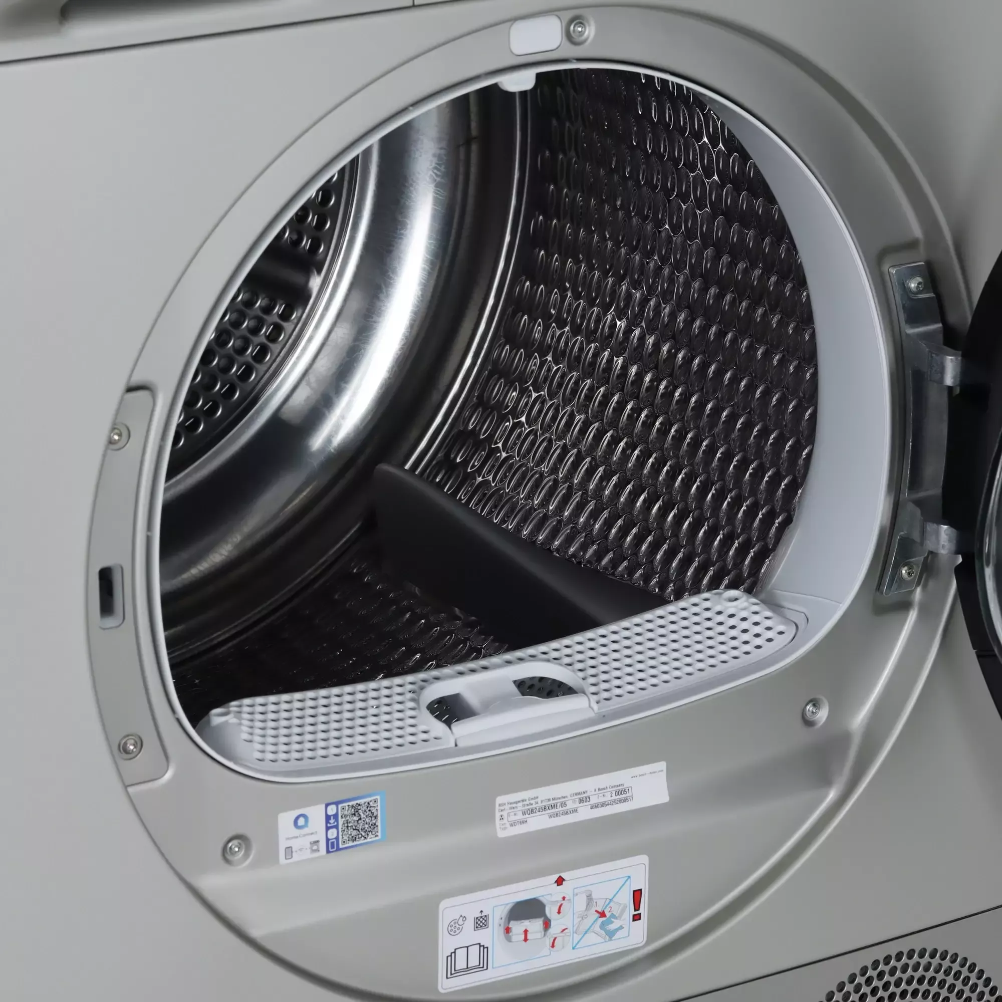 Сушильная машина с тепловым насосом Bosch WQB245BXME