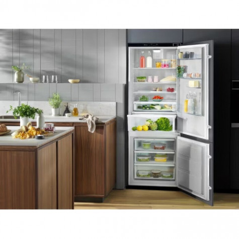 ����������� ������������ Electrolux KNP7TE75S