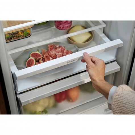 ����������� ������������ Electrolux E8MNCD18S